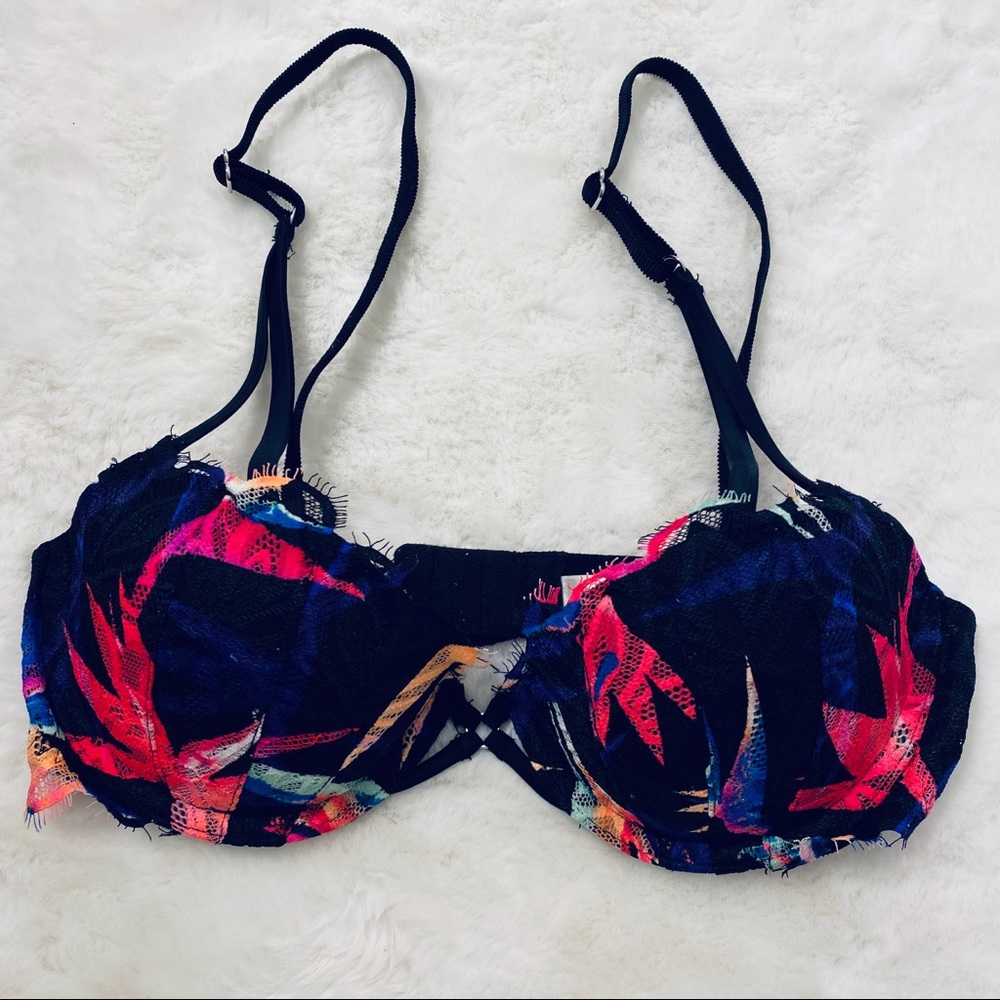 PINK Victoria’s Secret Floral Lace Push-up Bra